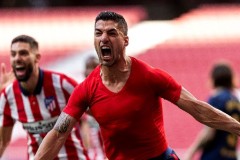 巴塞罗那国王杯逆转胜皇家社会，登贝莱头球助巴萨锁定半决赛门票